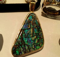 Whitsunday Opals  Didgeridoos - Suburb Australia