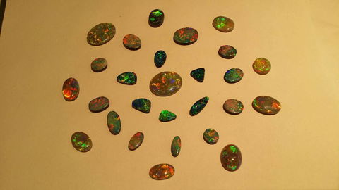Whitsunday Opals & Didgeridoos - Suburb Australia 1