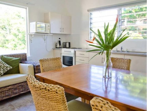 Villa Marine Cairns Beach Self Contained Holiday Apartments - Suburb Australia 3
