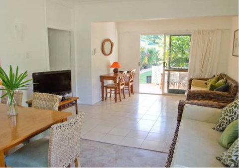 Villa Marine Cairns Beach Self Contained Holiday Apartments - Suburb Australia 4
