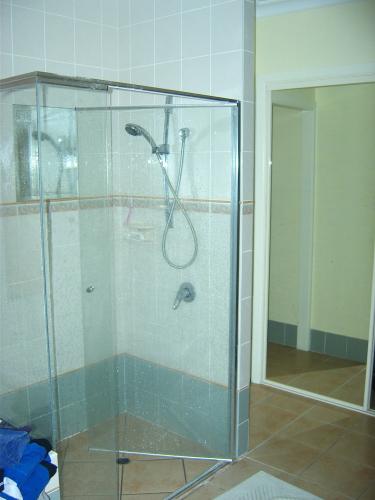 Glass Glaziers Repairs Replacements Yeppoon QLD Suburb Australia