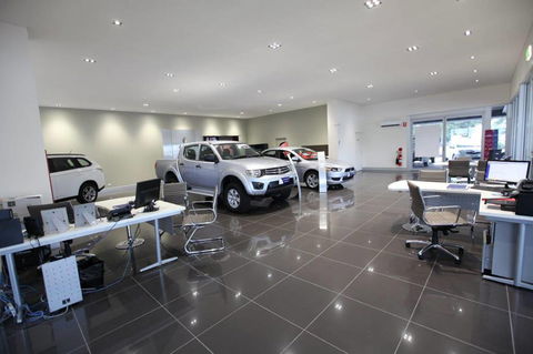 Macquarie Constructions & Joinery - Suburb Australia 4