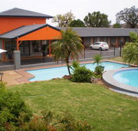 Country Leisure Motor Inn - Suburb Australia
