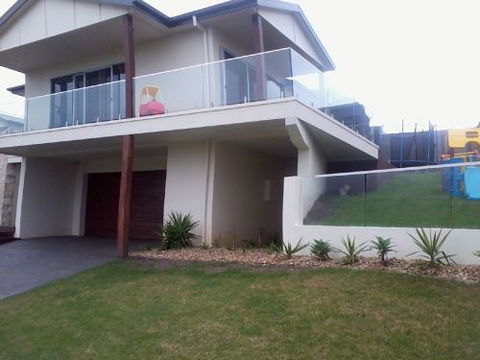Kiama Glass - Suburb Australia 1