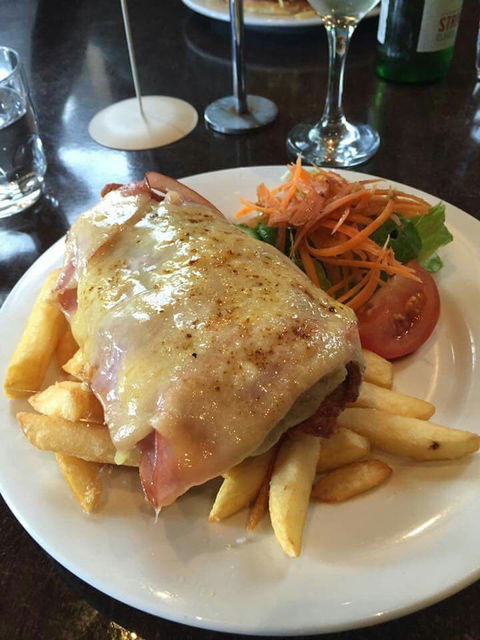 The Apple Tree Inn - Suburb Australia 1