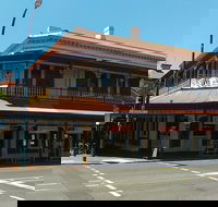 The Lion Hotel - Suburb Australia