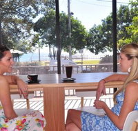 Beach House Hotel - Suburb Australia
