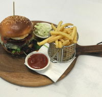 Spinnakers Restaurant - Suburb Australia