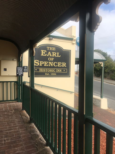 The Earl Of Spencer - Bar & Restaurant - Suburb Australia 5