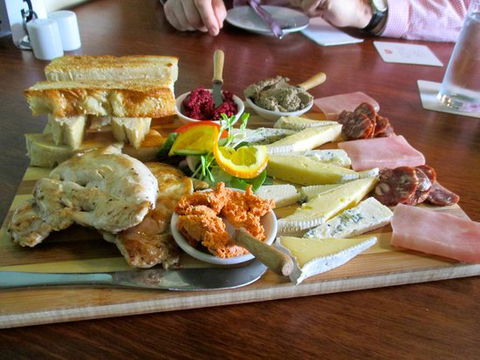 The Earl Of Spencer - Bar & Restaurant - Suburb Australia 0