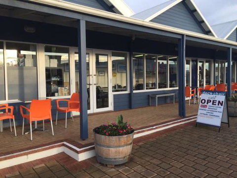 DeckChair Cafe - Suburb Australia 0
