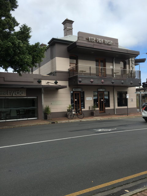Hyde Park Tavern - Suburb Australia 3