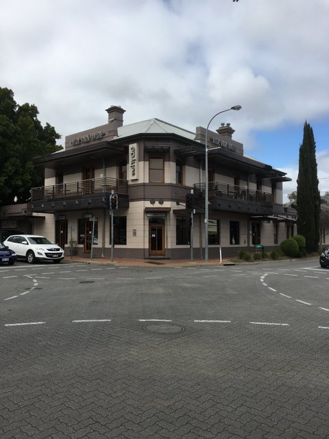 Hyde Park Tavern - Suburb Australia 6