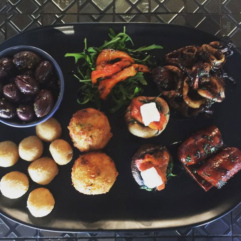 Parisi's Restaurant - Suburb Australia 10