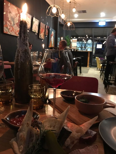 Two Sisters Food And Wine - Suburb Australia 5