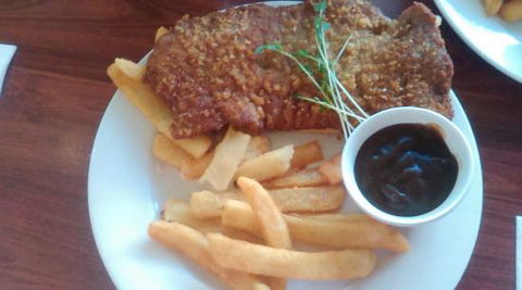 Dining At The Findon Hotel - Suburb Australia 0