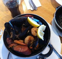 Henley Beach Hotel - Suburb Australia