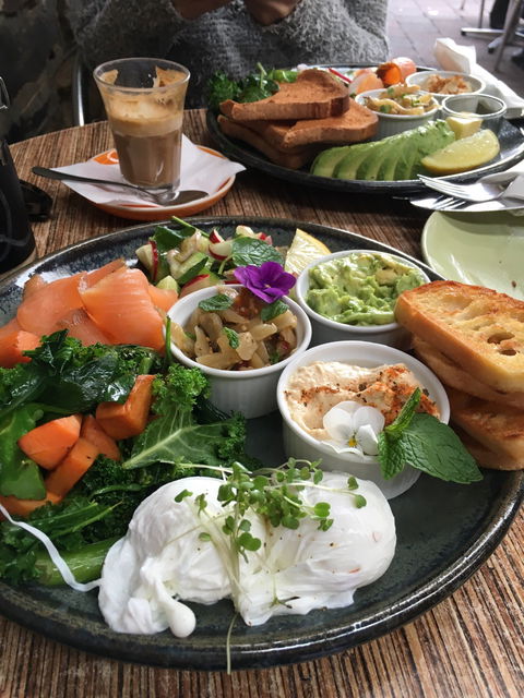 Pave' Cafe - Suburb Australia 3