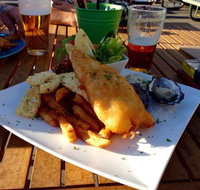 The Lighthouse Wharf Hotel - Suburb Australia