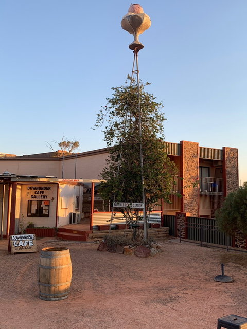 Downunder Gallery And Cafe - Suburb Australia 9