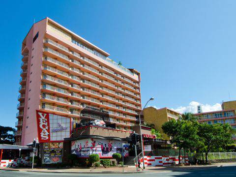 Vegas In Paradise - Suburb Australia 4