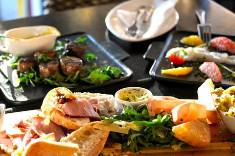 Breeze Bar - Suburb Australia 4