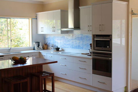 Large’s Furniture & Cabinet Makers - Suburb Australia 0