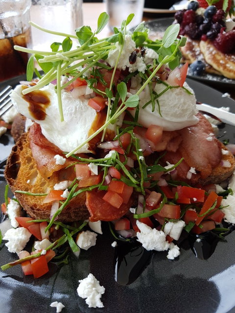 Cafe Gold Coast - Suburb Australia 3