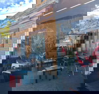 Cafe on Hedges - Suburb Australia