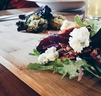 Fox  Hounds Country Inn - Suburb Australia