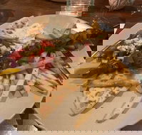 Santorini Noosa Greek Taverna - Suburb Australia