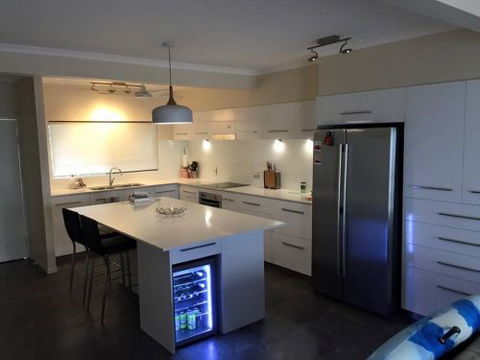 Tropical Woodcrafts - Suburb Australia 1