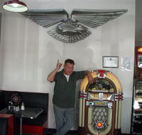 Retro Style Dinning - Suburb Australia