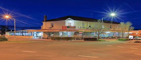 Grand Old Crow Hotel - Suburb Australia 0