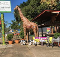 The Big Giraffe - Suburb Australia