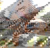 L'Auberge - Suburb Australia