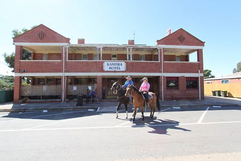 Kaneira Hotel Restaurant - Suburb Australia 0