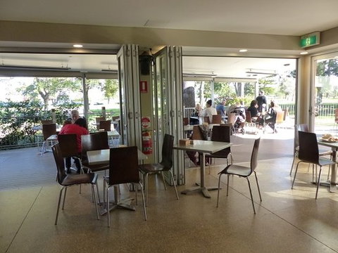 Sal's By The Lake - Suburb Australia 0