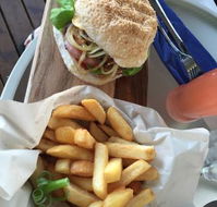 Lake Vue Cafe - Suburb Australia