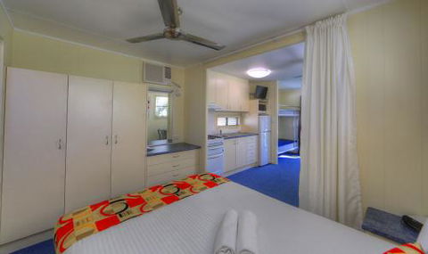 Alex Beach Cabins & Tourist Park - Suburb Australia 1