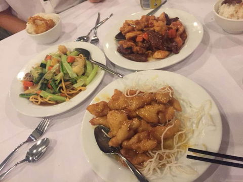 Emperor's Palace Chinese Restaurant - Suburb Australia 0