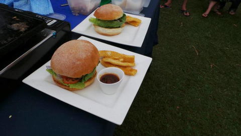 Bushland Beach Tavern - Suburb Australia 0