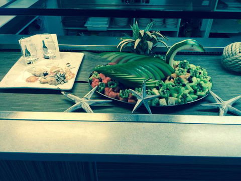 Bushland Beach Tavern - Suburb Australia 3