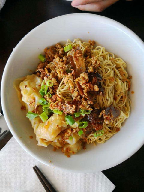 Two Hand Noodle Shop - Suburb Australia 0