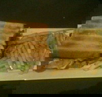 Islanders' Tavern - Suburb Australia