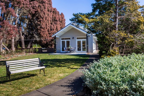 The Folly - Suburb Australia 7