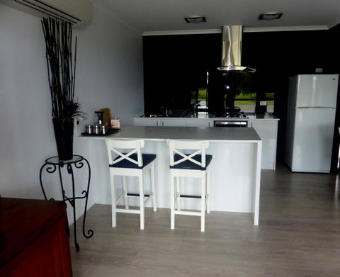 Lure Bed And Breakfast - Suburb Australia 4