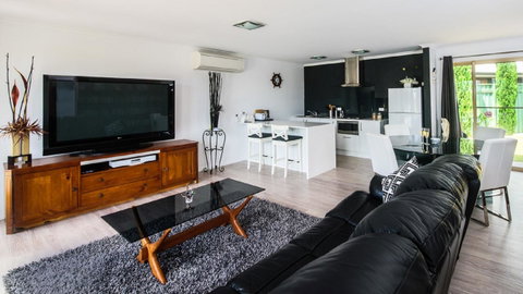 Lure Bed And Breakfast - Suburb Australia 0