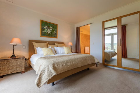 Life-time Private Retreats - Suburb Australia 10