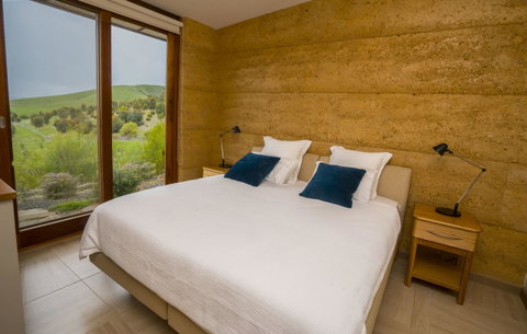 Life-time Private Retreats - Suburb Australia 9